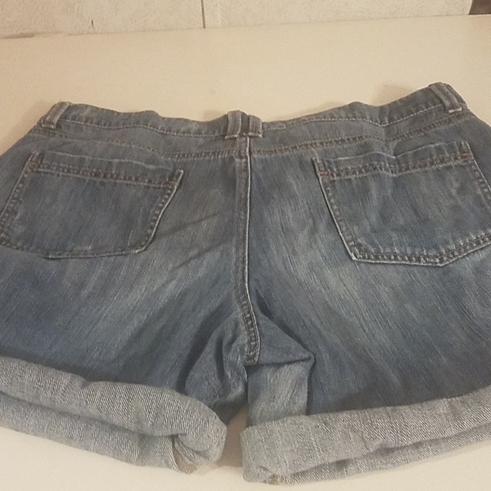 Shorts - Picture 2 of 3